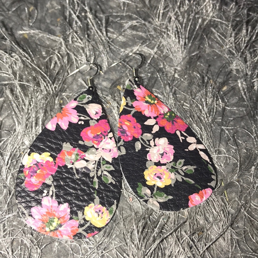 Floral leather earrings